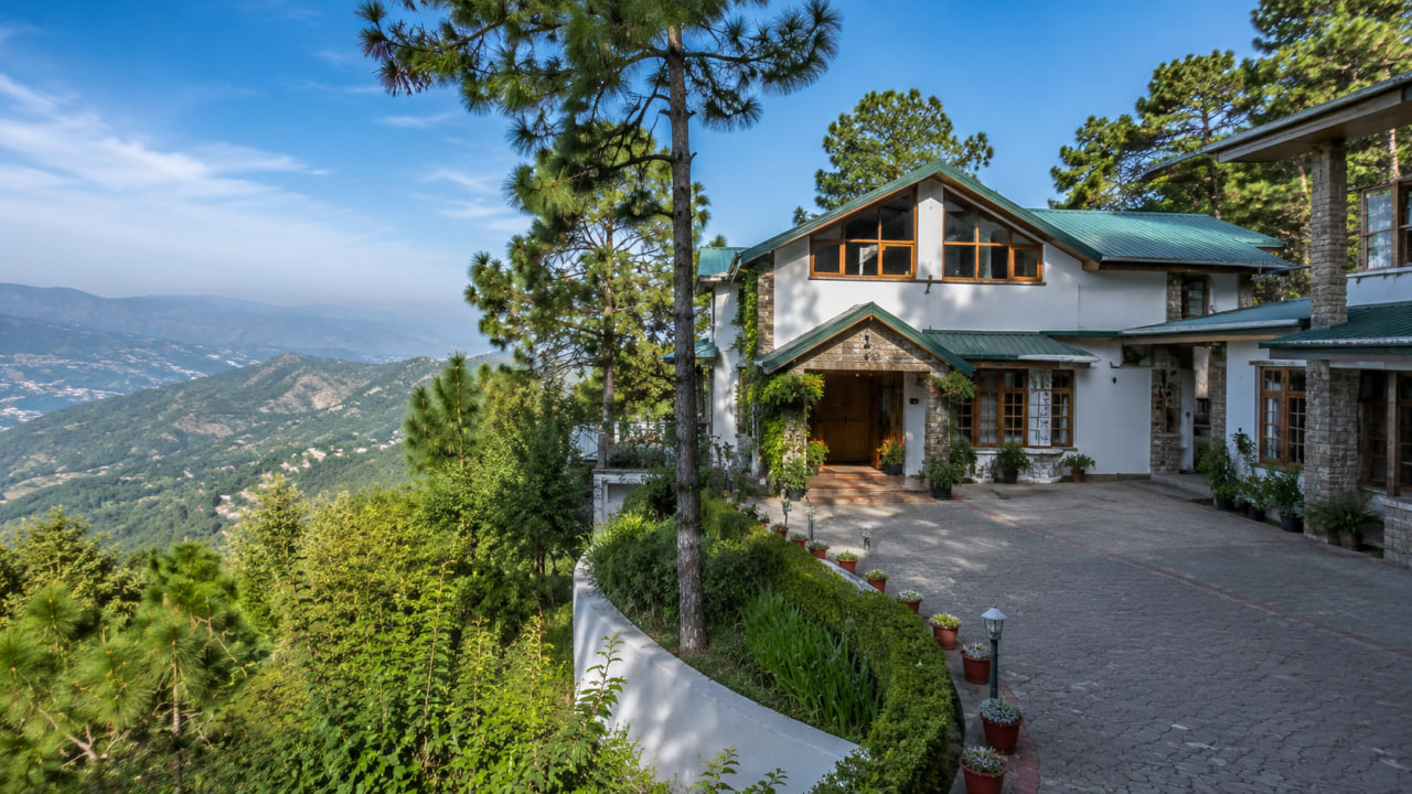 Well-maintained cottage for sale in Kasauli on a spacious 2 bigha plot